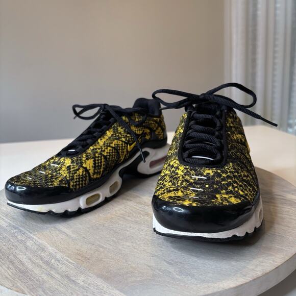 Nike Air Max Plus Women's Snakeskin Sneakers Model CT1555-001 US Size 9.5 - Picture 1 of 12
